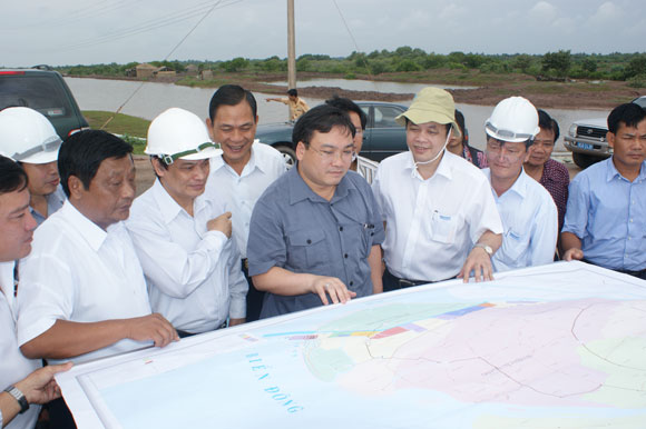 Phó Thủ tướng Hoàng Trung Hải thăm và làm việc tại Dự án Nhiệt điện Duyên Hải 