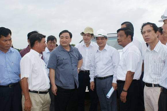 Phó Thủ tướng Hoàng Trung Hải thăm và làm việc tại Dự án Nhiệt điện Duyên Hải 