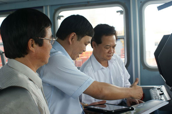 Thủ tướng Nguyễn Tấn Dũng đi thị sát hệ thống Cảng ở Bà Rịa - Vũng Tàu 