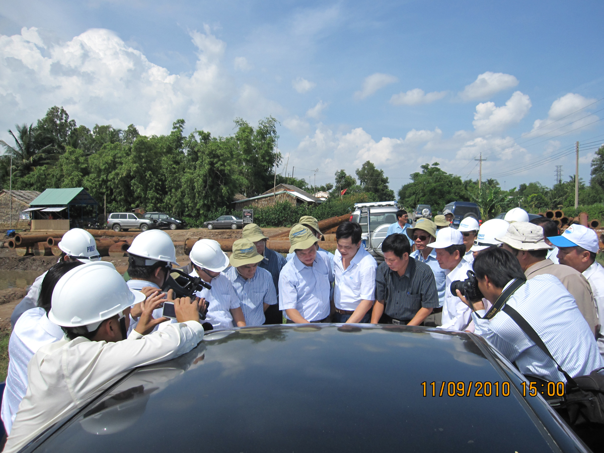 Bộ trưởng Bộ GTVT Hồ Nghĩa Dũng đi thị sát Luồng cho tàu biển trọng tải lớn vào sông Hậu 