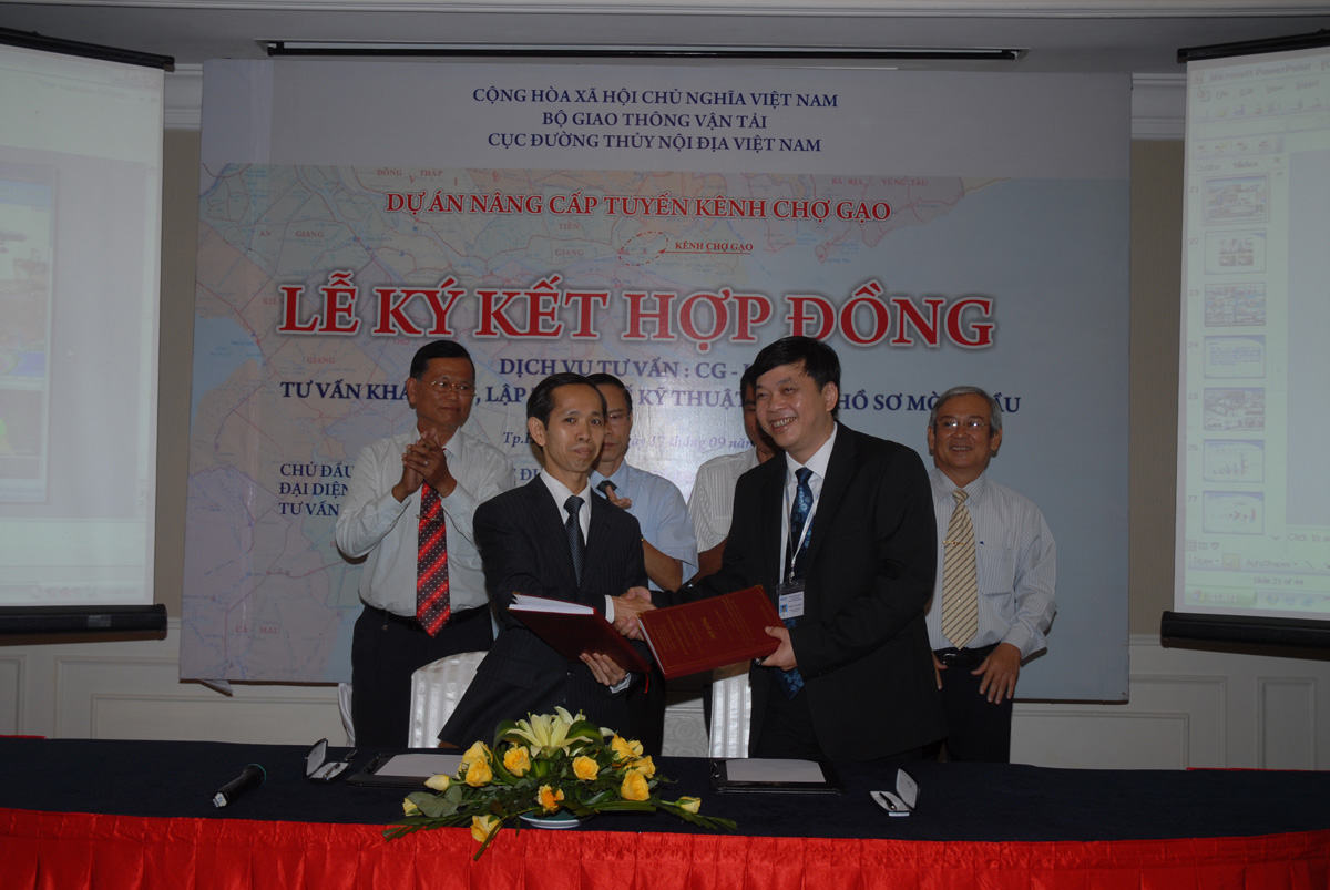 Lễ ký kết Hợp đồng Dự án nâng cấp tuyến kênh Chợ Gạo 