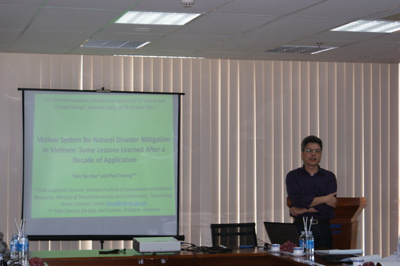 Portcoast tổ chức chuyên đề “Áp dụng cỏ Vetiver vào việc bảo vệ Bờ sông - Kênh” 