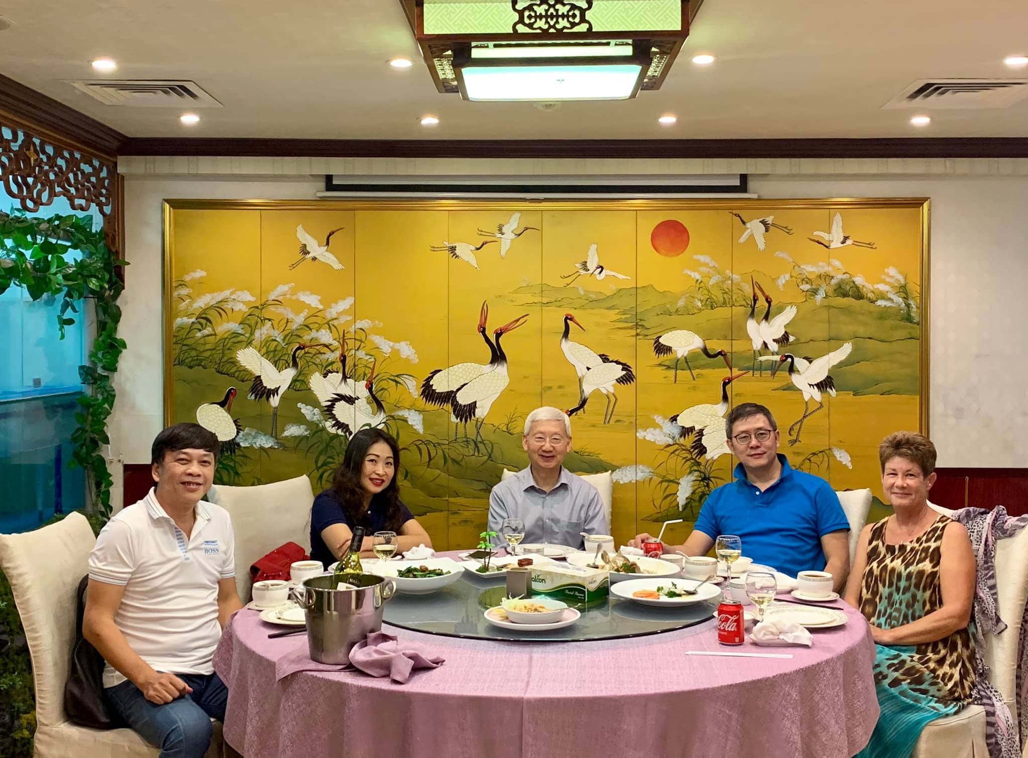 Ăn tối với Công ty Kỹ thuật Cảng Hutchison