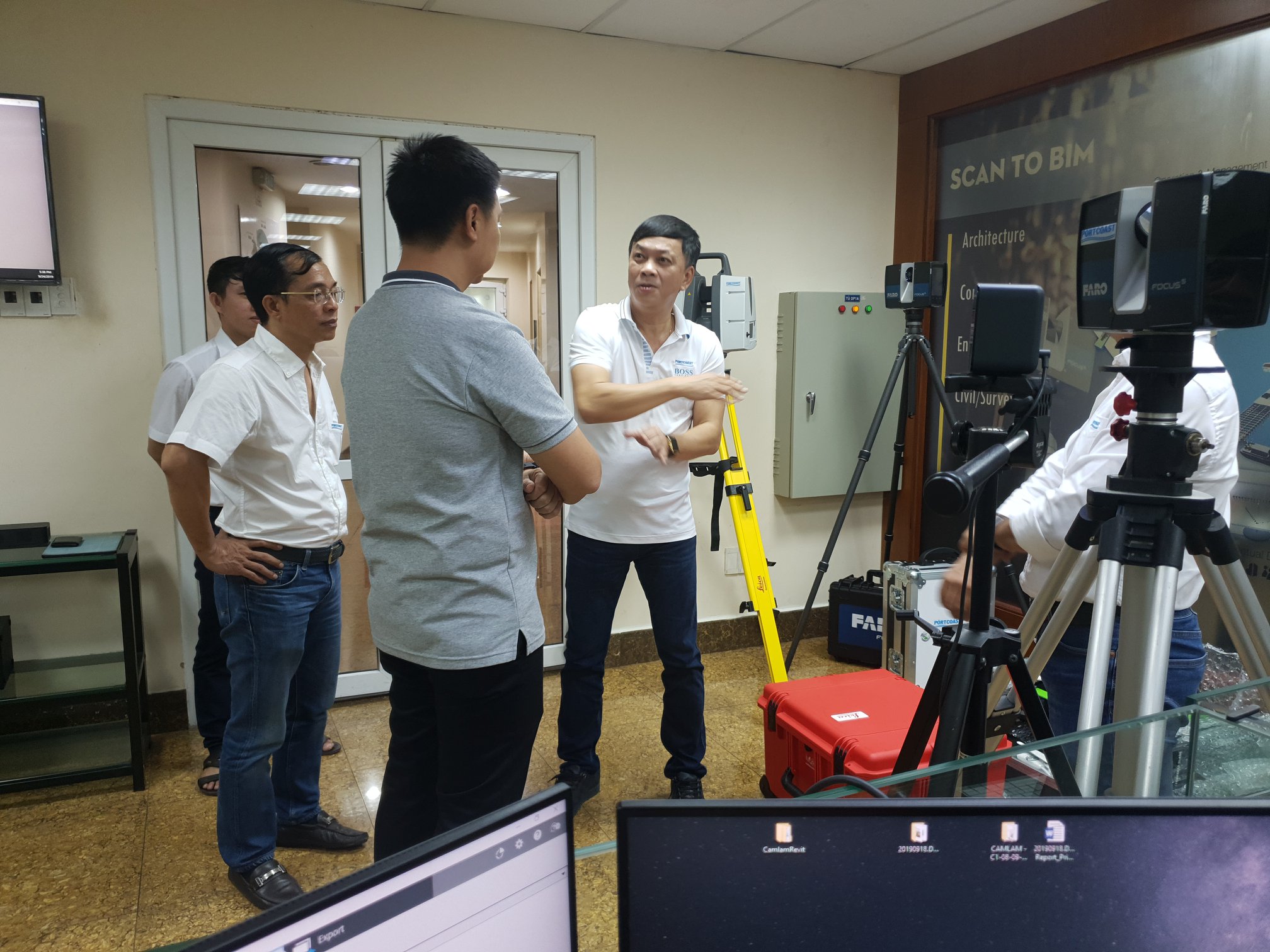 Ông Piya từ LSP đến thăm và làm việc với Portcoast