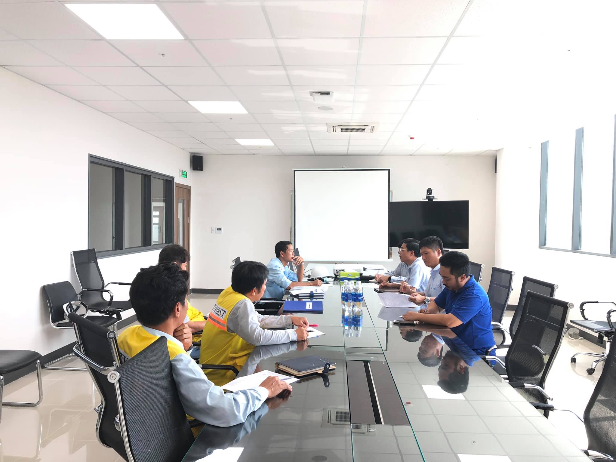 Làm việc với Hyosung và các bên liên quan 