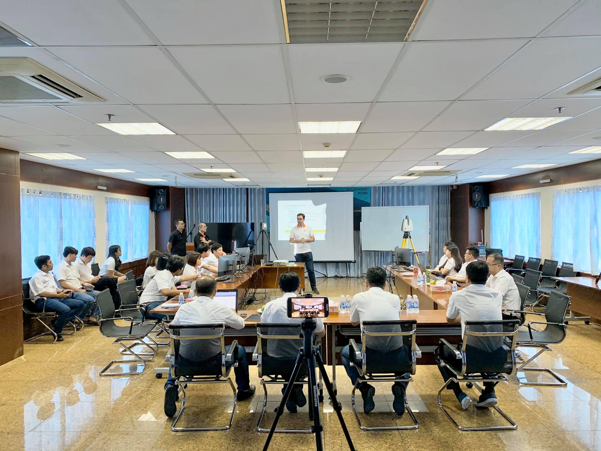 Ngày thứ 1 buổi Training Leica 