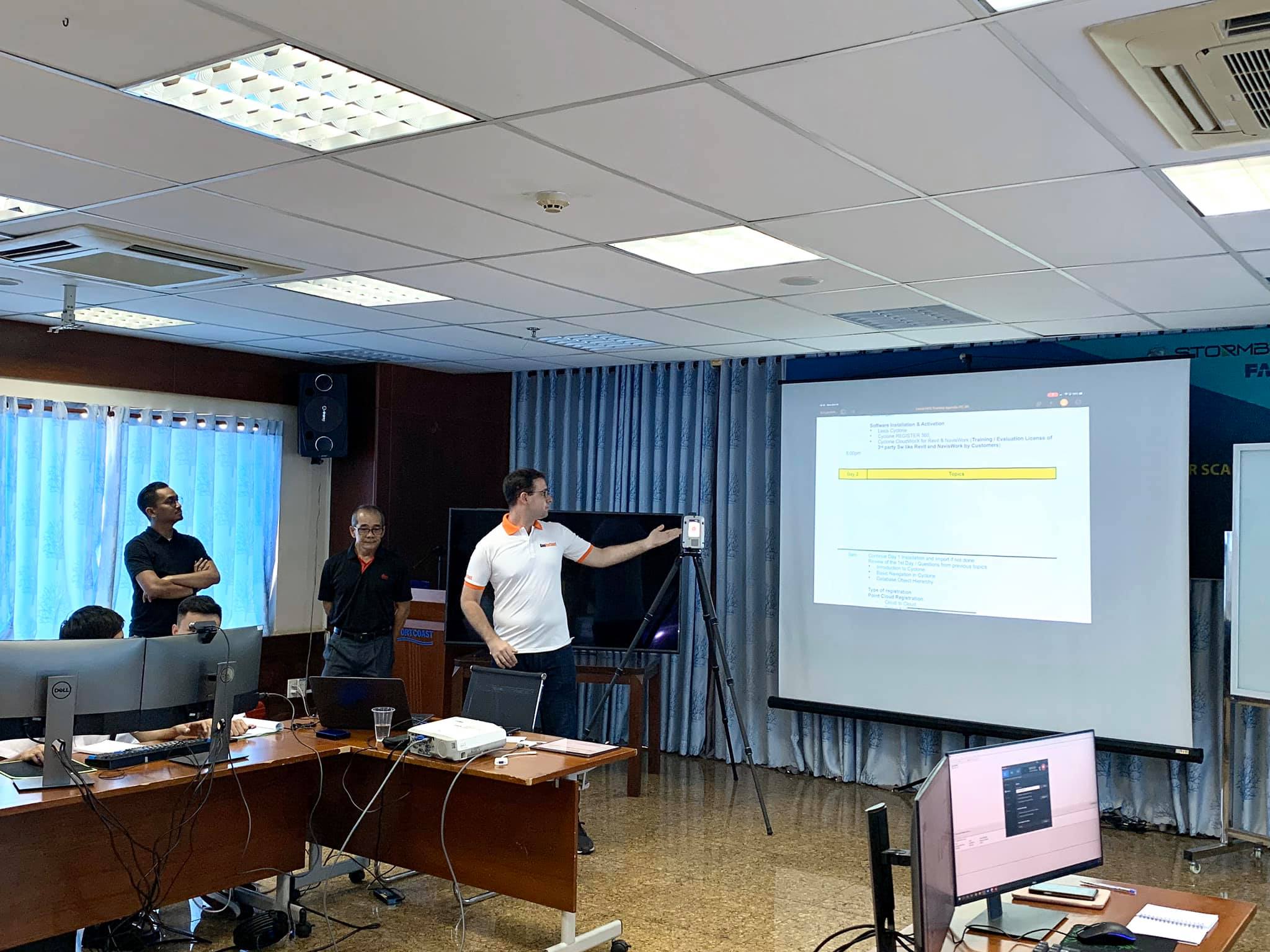 Ngày thứ 1 buổi Training Leica 