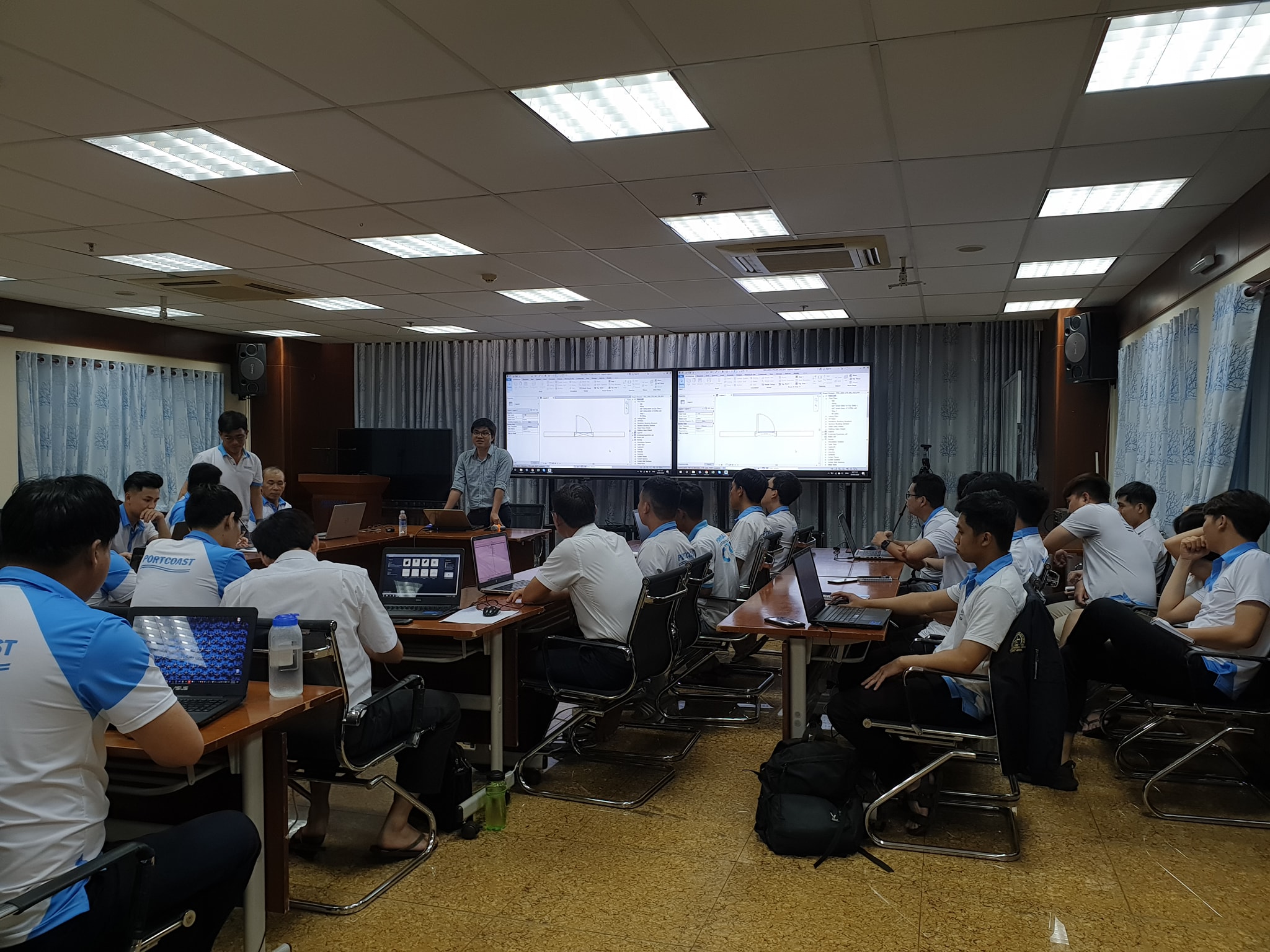 Khóa học "Sử dụng căn bản và nâng cao phần mềm của Autodesk" cho các kĩ sư của Portcoast 