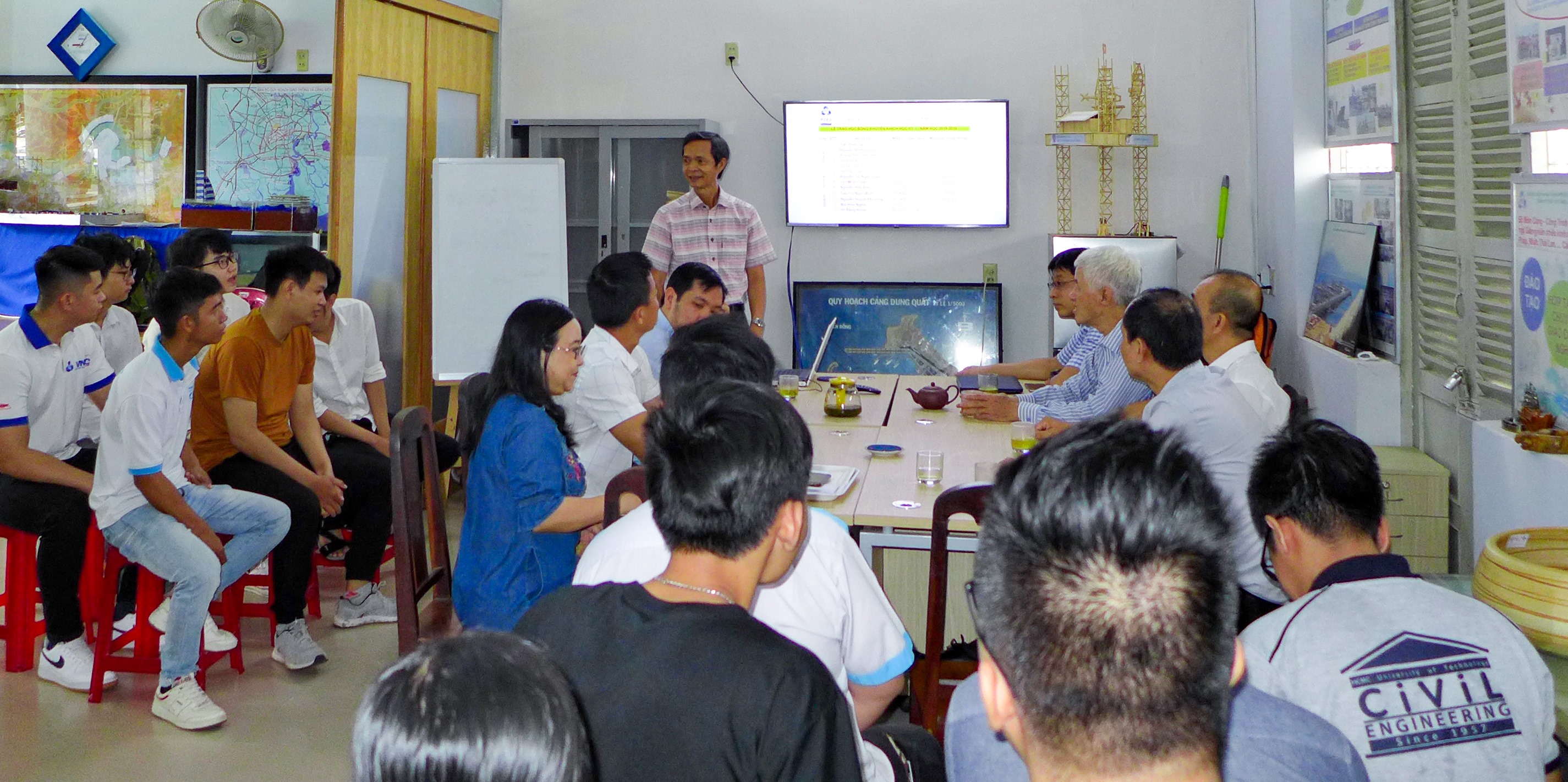 Tham dự Lễ trao học bổng tại Trường Đại học Bách Khoa Thành phố Hồ Chí Minh 