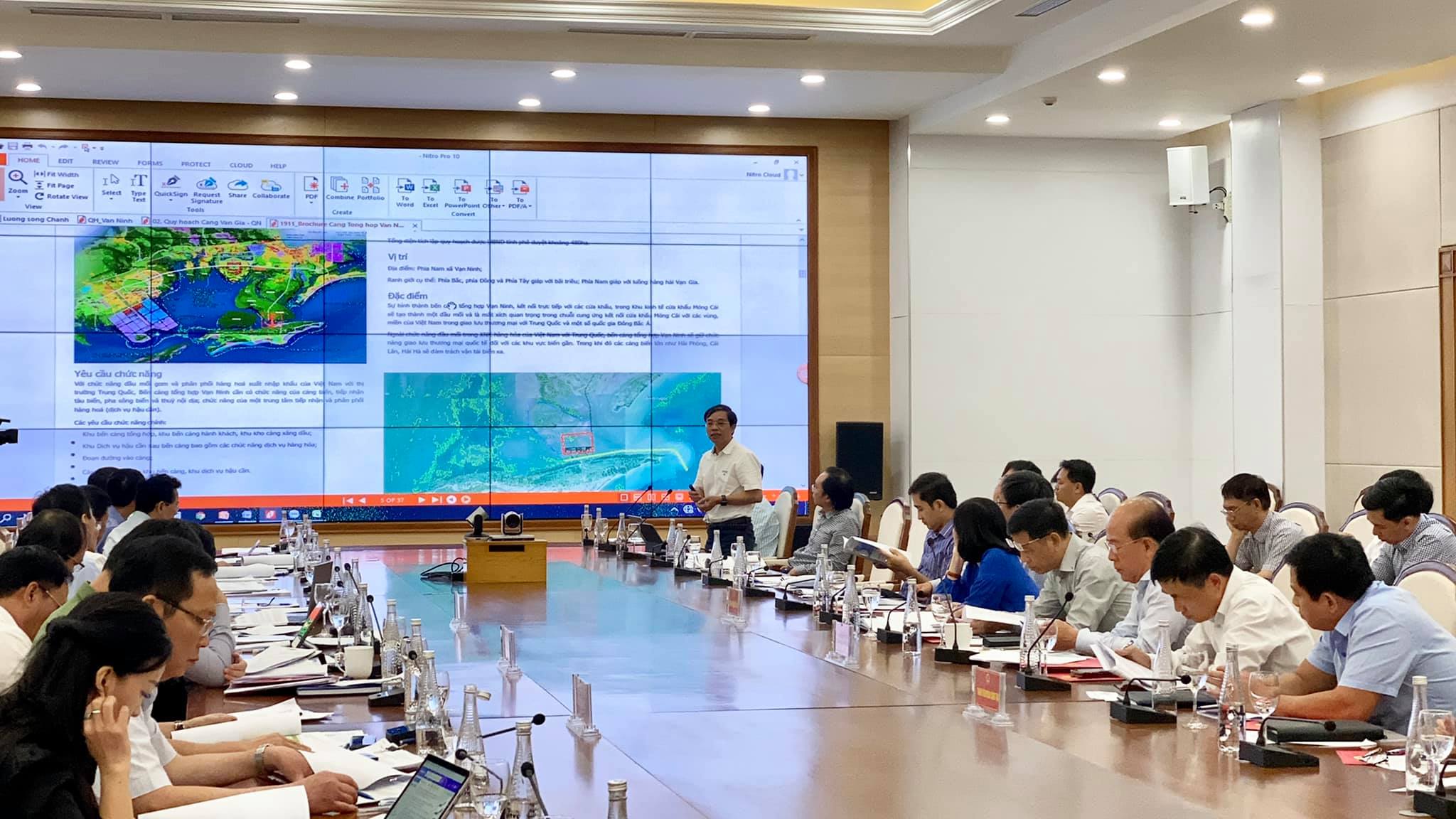 Họp về phát triển cảng và dịch vụ hậu cần của Cảng Tổng hợp Vạn Ninh 