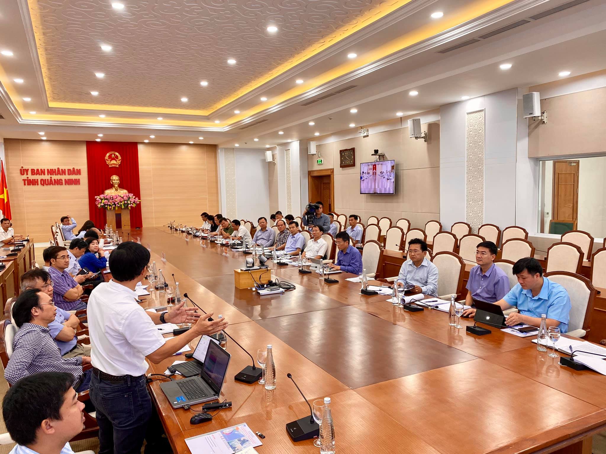 Họp về phát triển cảng và dịch vụ hậu cần của Cảng Tổng hợp Vạn Ninh 