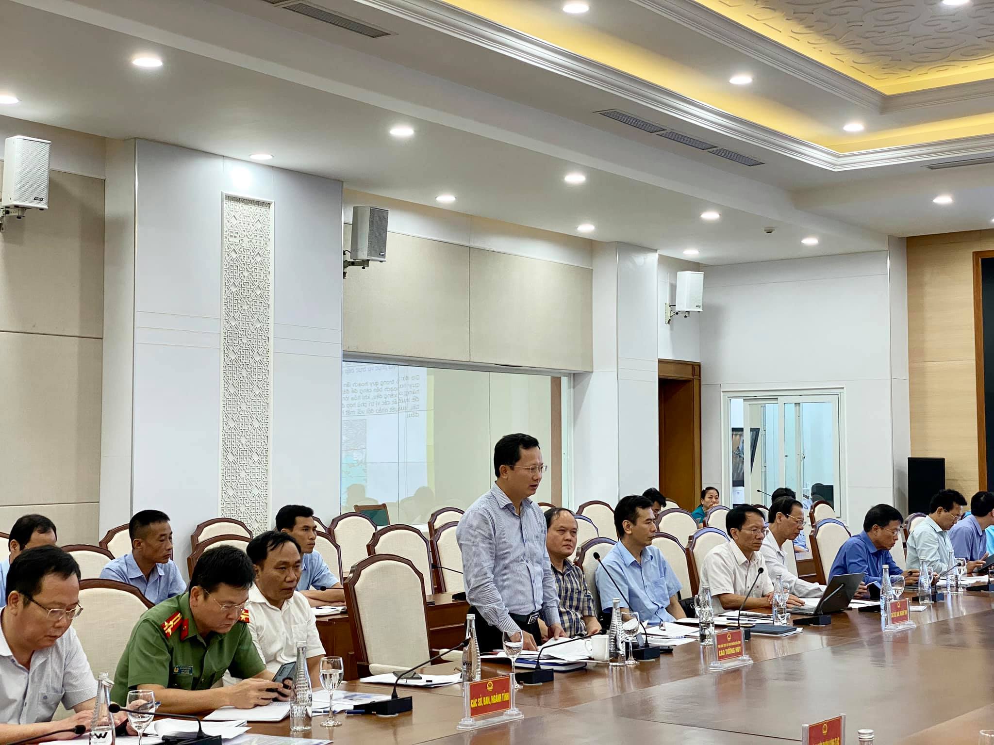 Họp về phát triển cảng và dịch vụ hậu cần của Cảng Tổng hợp Vạn Ninh 