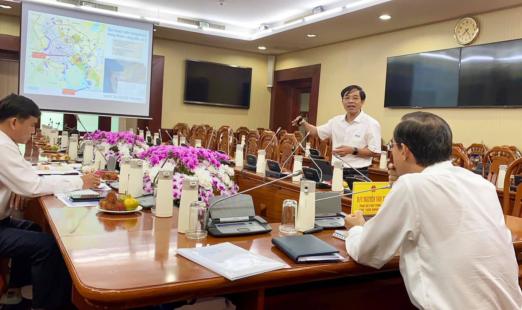 Họp tại Ủy Ban Nhân Dân Bà Rịa - Vũng Tàu 