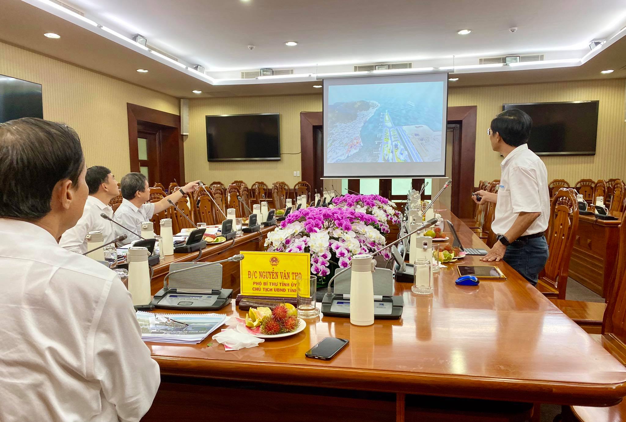 Họp tại Ủy Ban Nhân Dân Bà Rịa - Vũng Tàu 