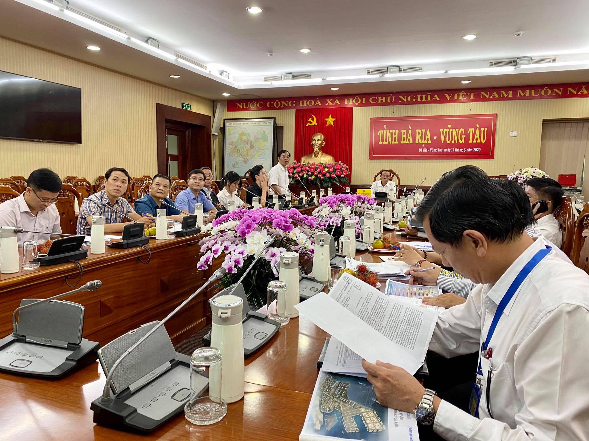 Họp tại Ủy Ban Nhân Dân Bà Rịa - Vũng Tàu 