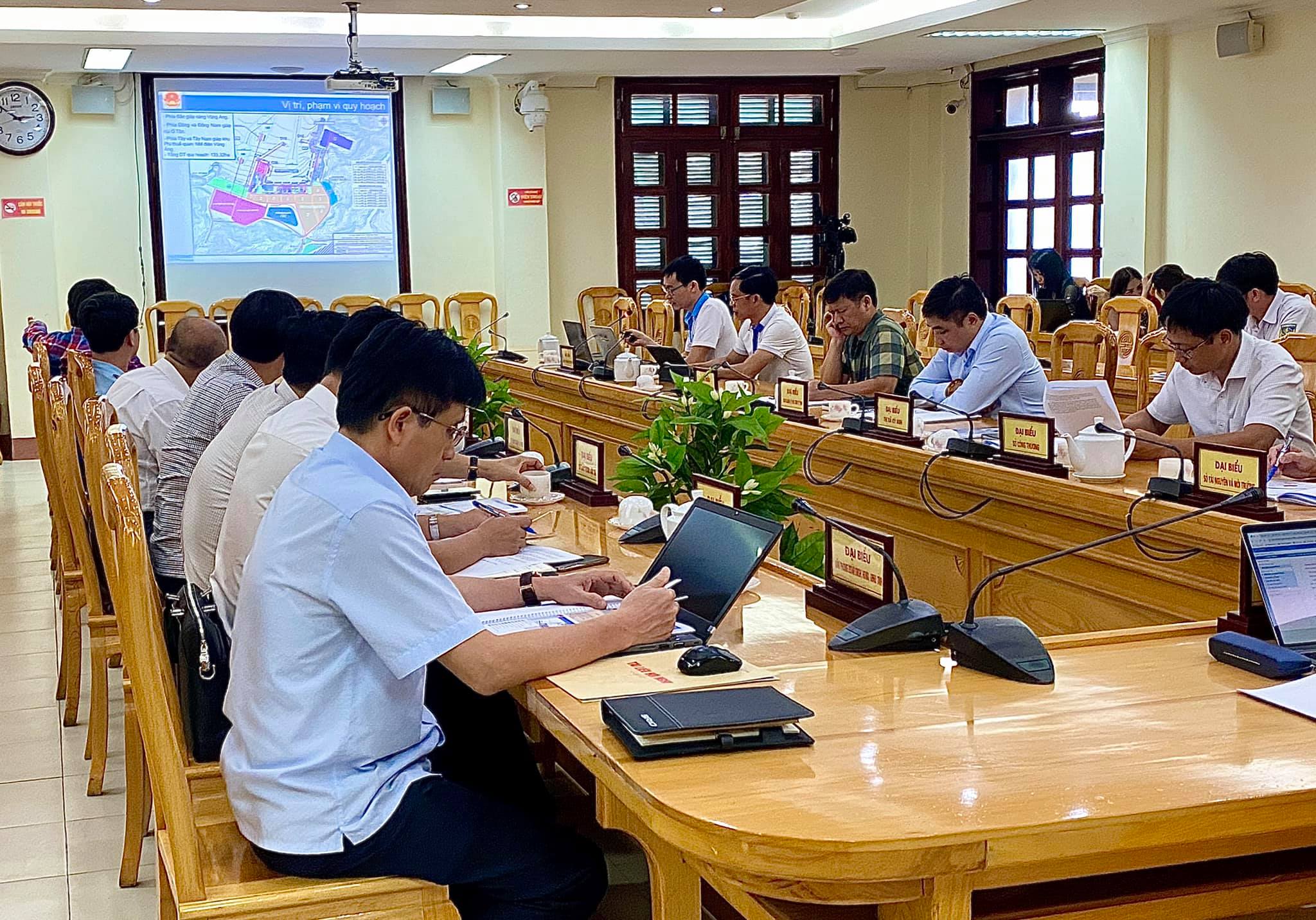Having a meeting and presentation to Vice Chairman of Ha Tinh Province on the final report of Vung Ang Logistics Center Detailed Plan