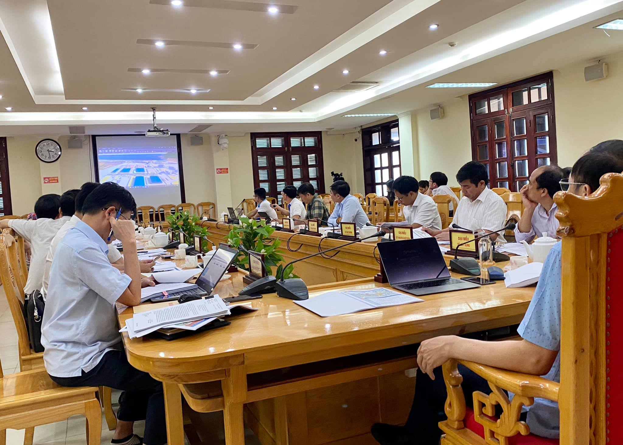 Having a meeting and presentation to Vice Chairman of Ha Tinh Province on the final report of Vung Ang Logistics Center Detailed Plan