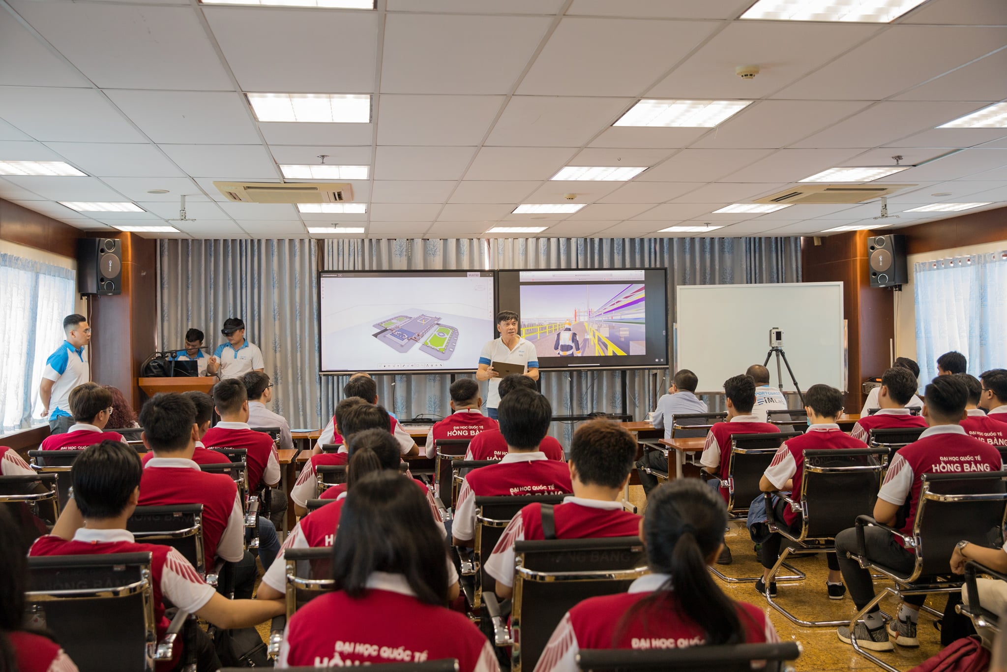 Portcoast welcomes lectures and students from Hong Bang International University to the office