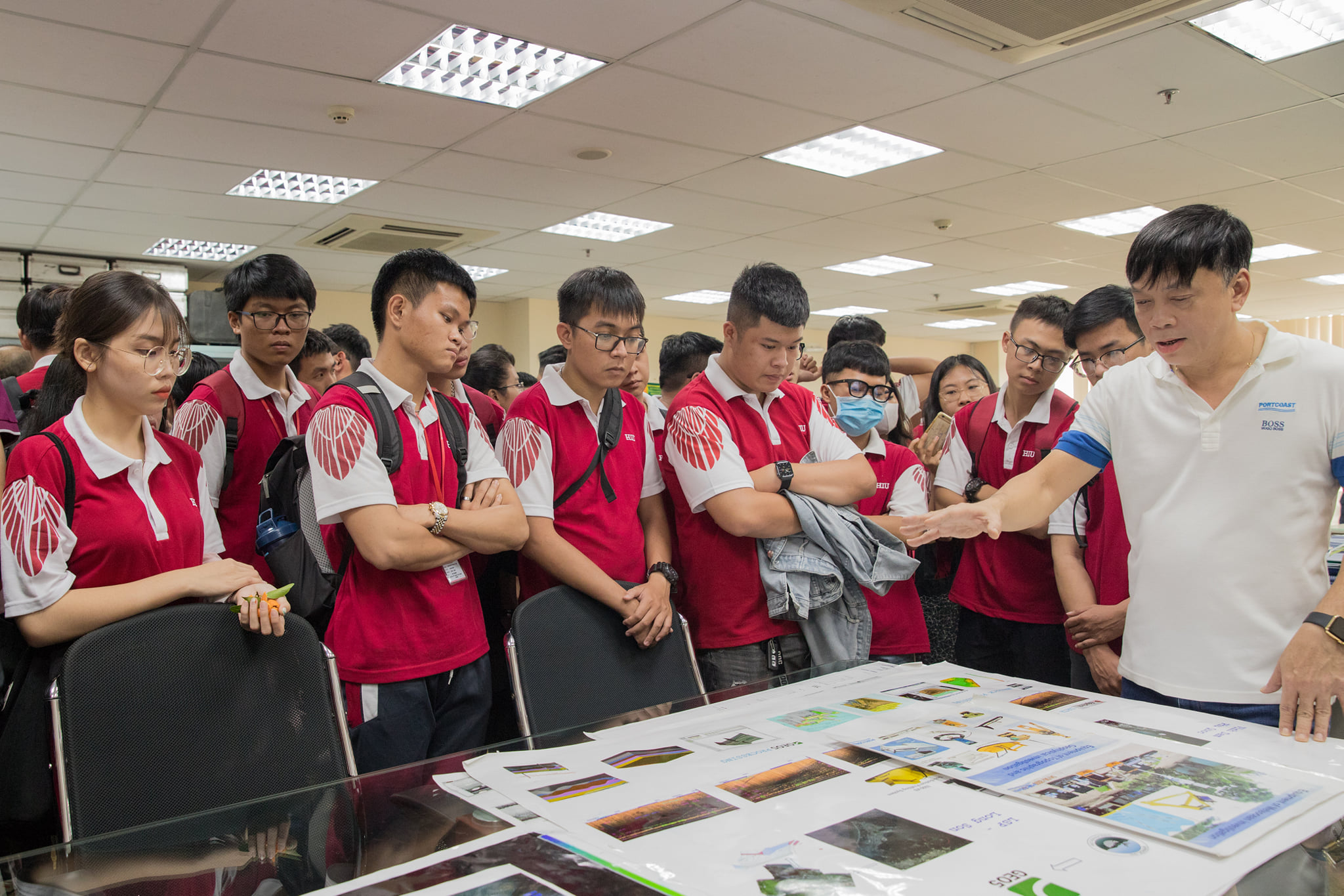 Portcoast welcomes lectures and students from Hong Bang International University to the office