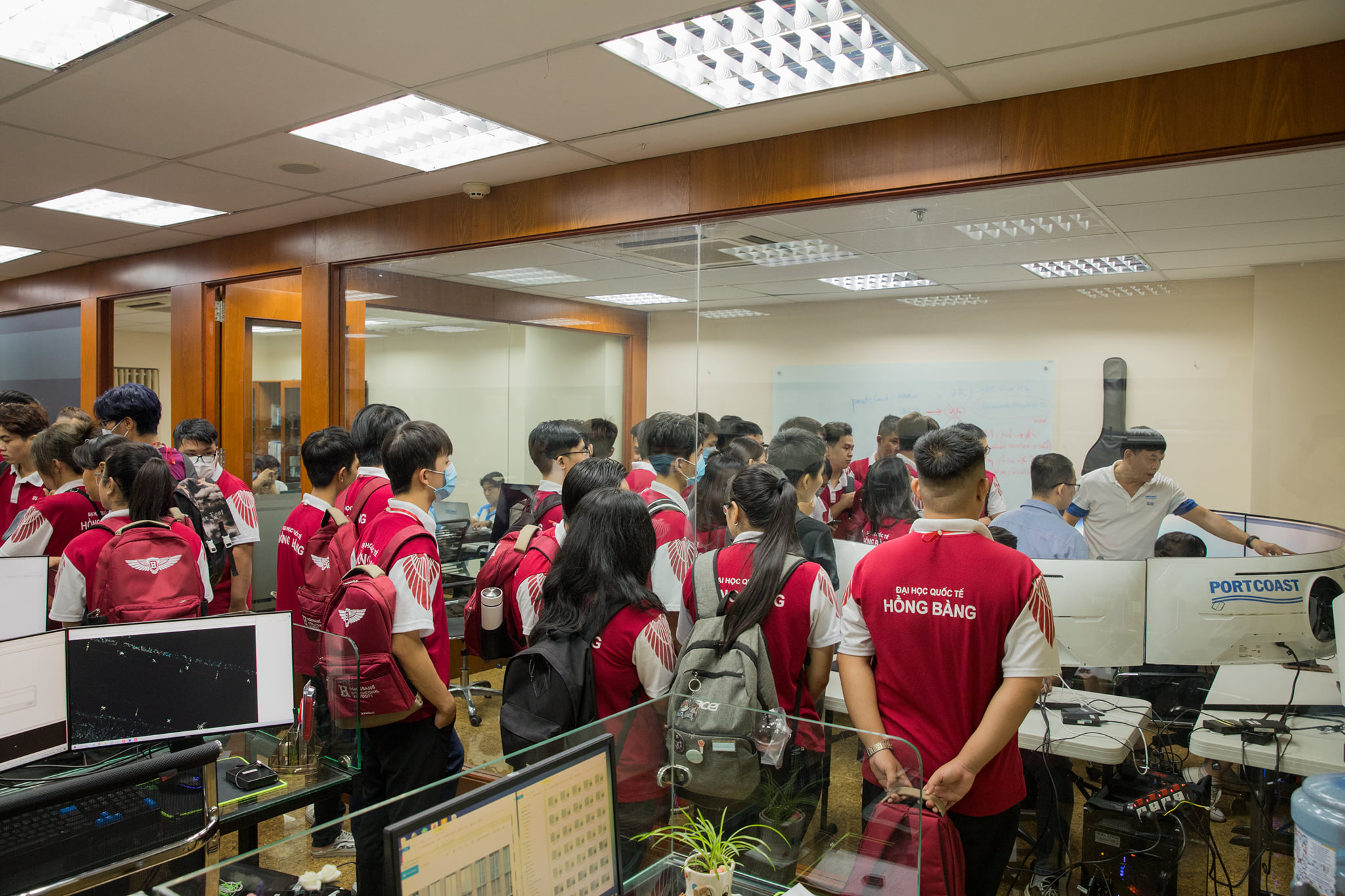Portcoast welcomes lectures and students from Hong Bang International University to the office