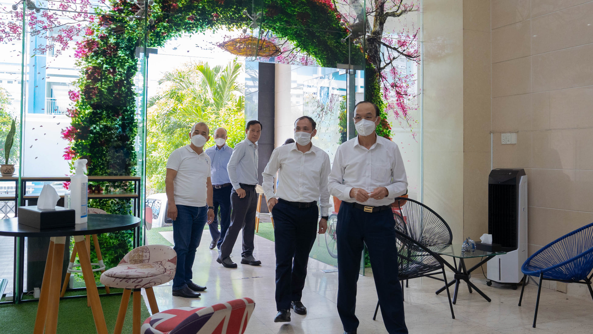 Welcome members of the Board of Rector of Thuy Loi University and Board of Rector of Ho Chi Minh City University of Technology to Portcoast
