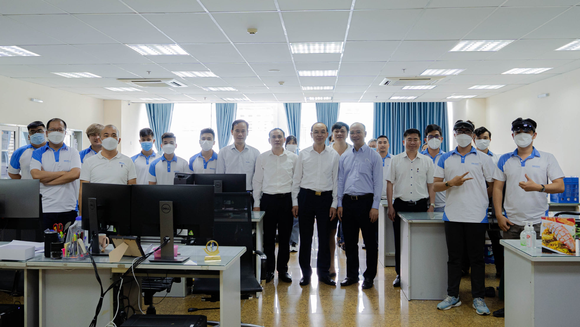 Welcome members of the Board of Rector of Thuy Loi University and Board of Rector of Ho Chi Minh City University of Technology to Portcoast