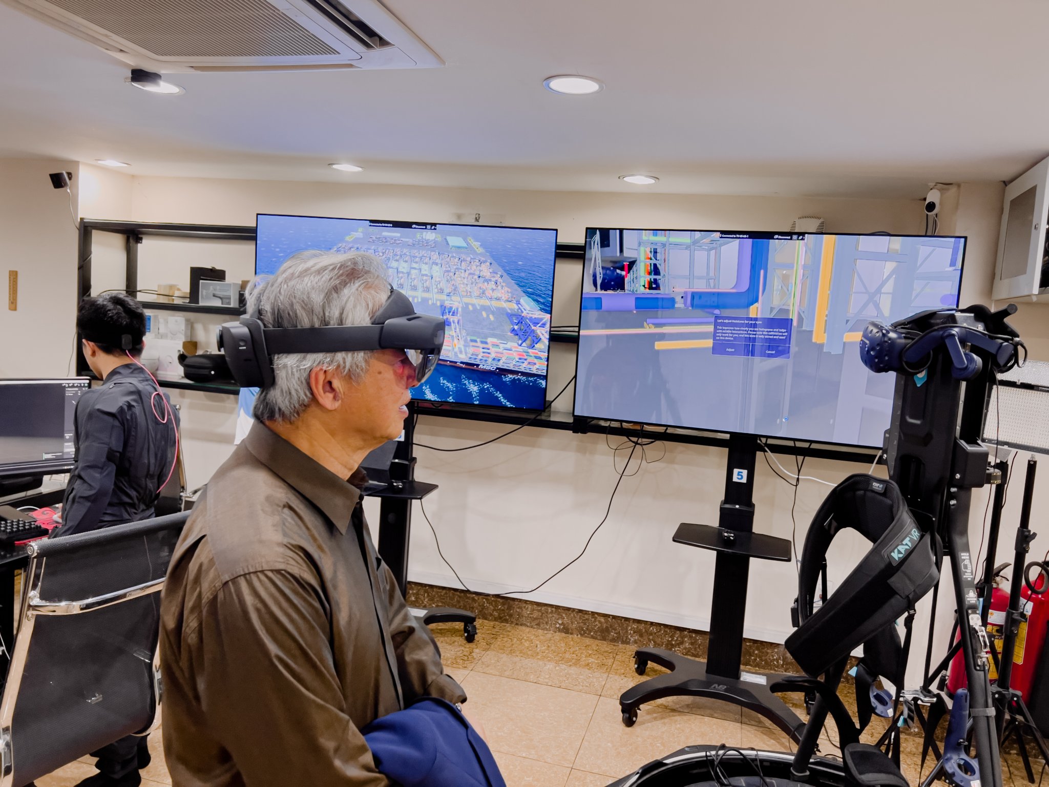 Ông Hồ Nghĩa Dũng – nguyên Bộ trưởng Bộ Giao thông vận tải, có buổi đến thăm tại Trung tâm Portcoast BIM