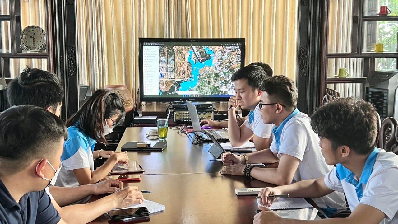 Portcoast had an internal meeting about the ongoing project