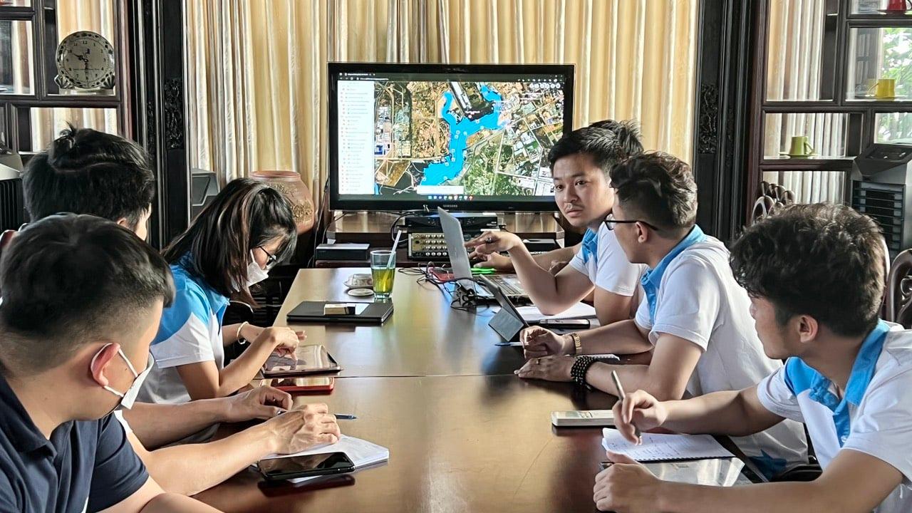 Portcoast had an internal meeting about the ongoing project