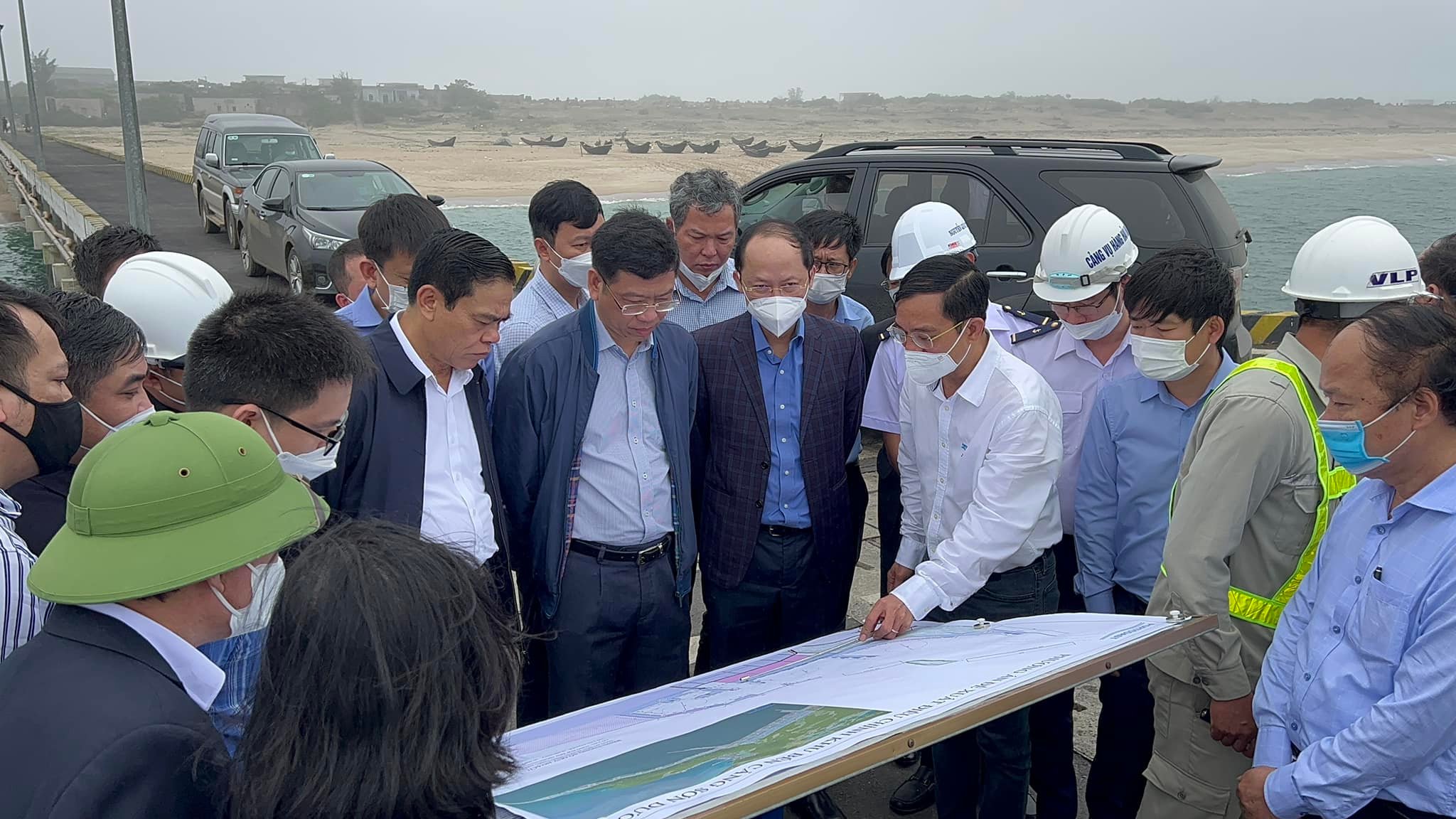 Portcoast escorts the Ministry of Transport and the People's Committee of Ha Tinh for site visits and reported the Planning of Seaport's Land and Water