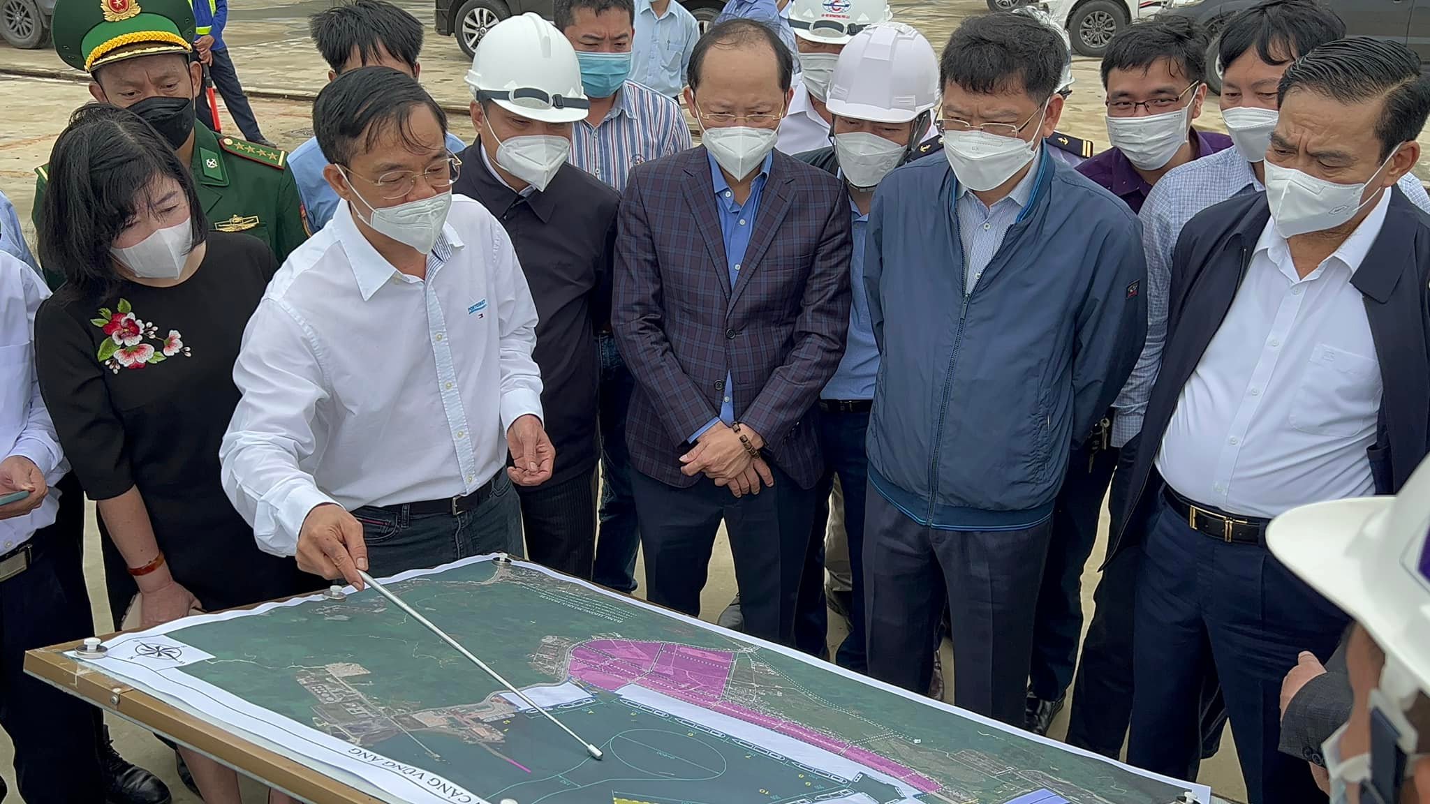 Portcoast escorts the Ministry of Transport and the People's Committee of Ha Tinh for site visits and reported the Planning of Seaport's Land and Water