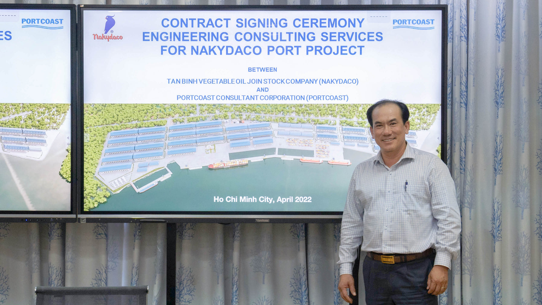 Contract signing ceremony between Tan Binh Vegetable Oil Joint Stock Company (NAKYDACO) and Portcoast