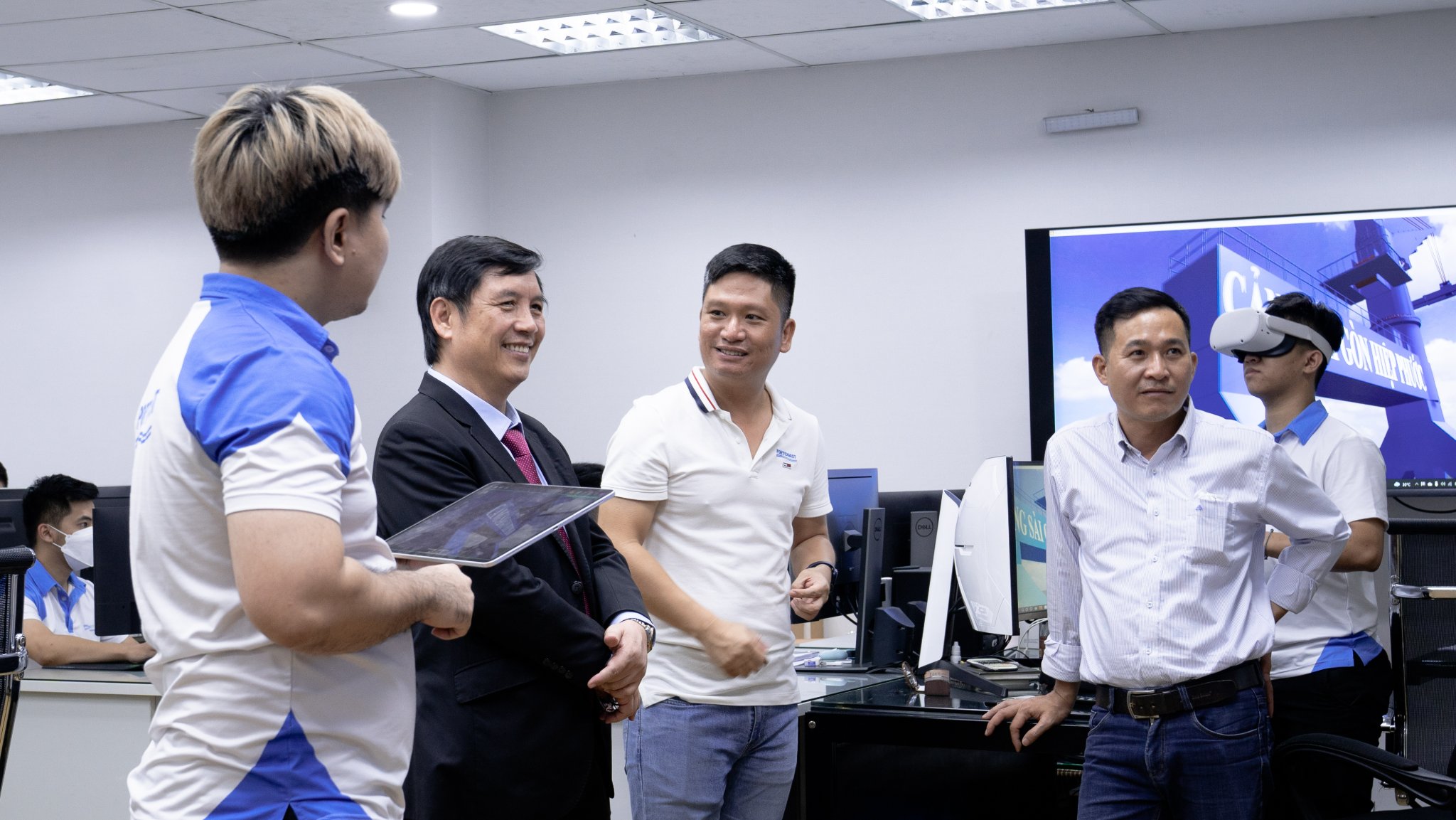 Welcome Hanoi University of Civil Engineering teachers to Portcoast