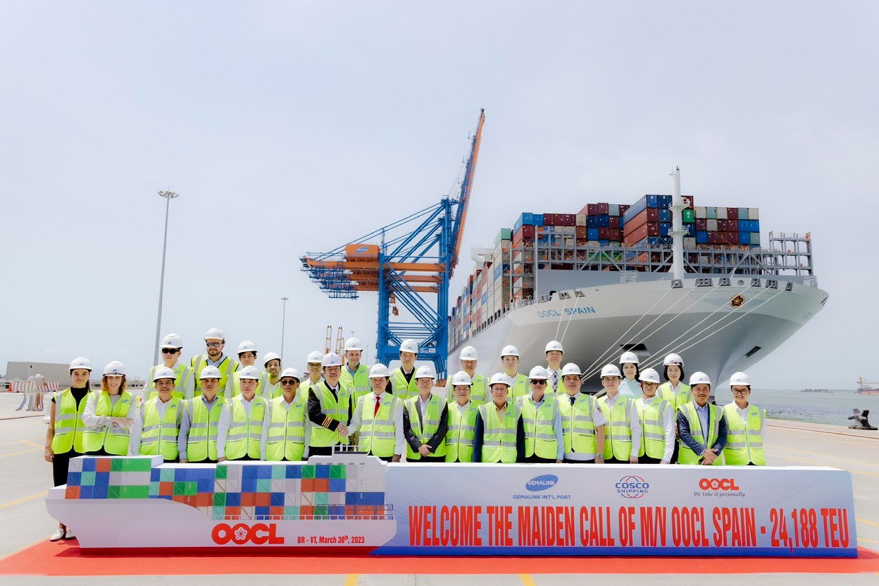 Cảng quốc tế Gemalink đón thành công tàu container 232.494 DWT OOCL Tây Ban Nha
