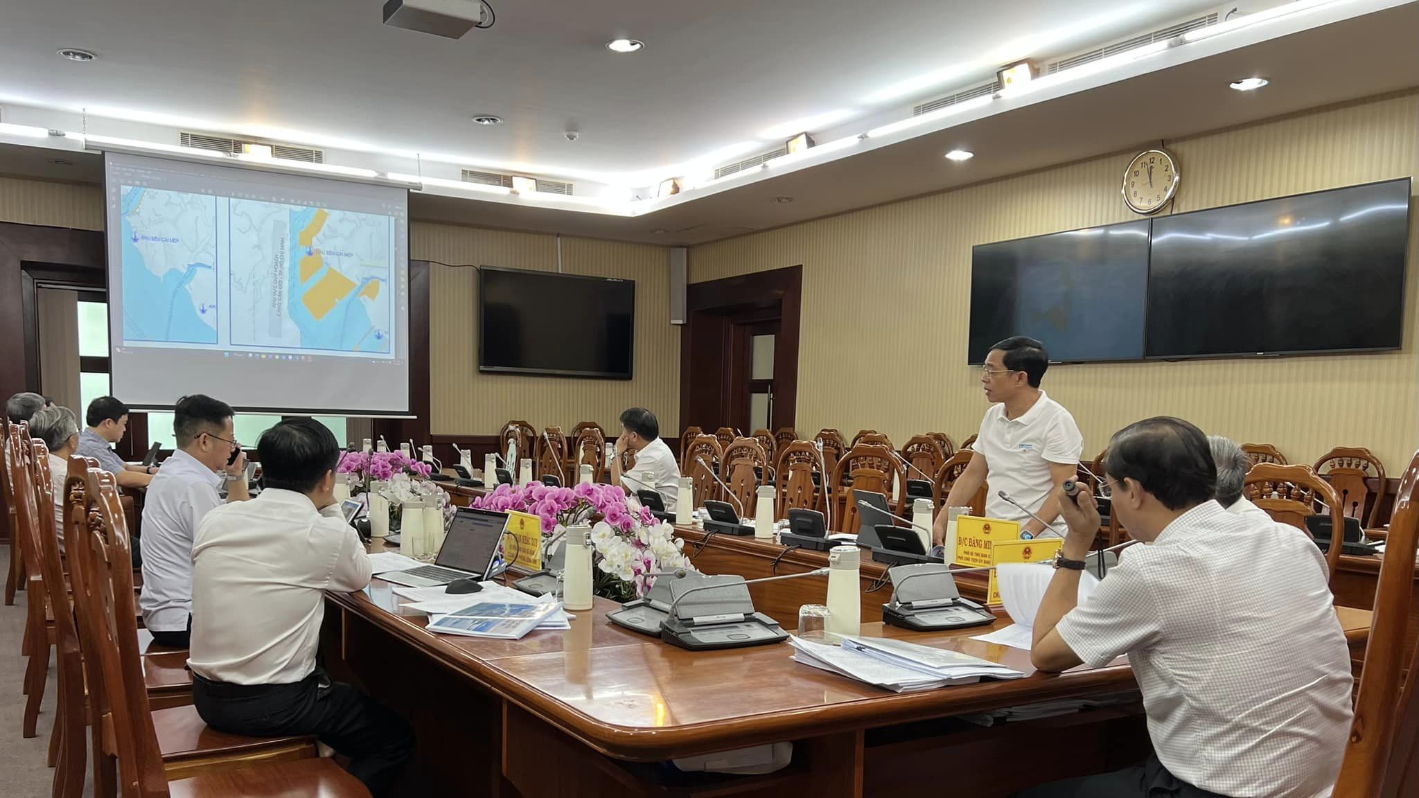 Portcoast reported to the Party Civil Affairs Committee of Ba Ria - Vung Tau People's Committee regarding the seaport development planning and Long Son LNG Power Center