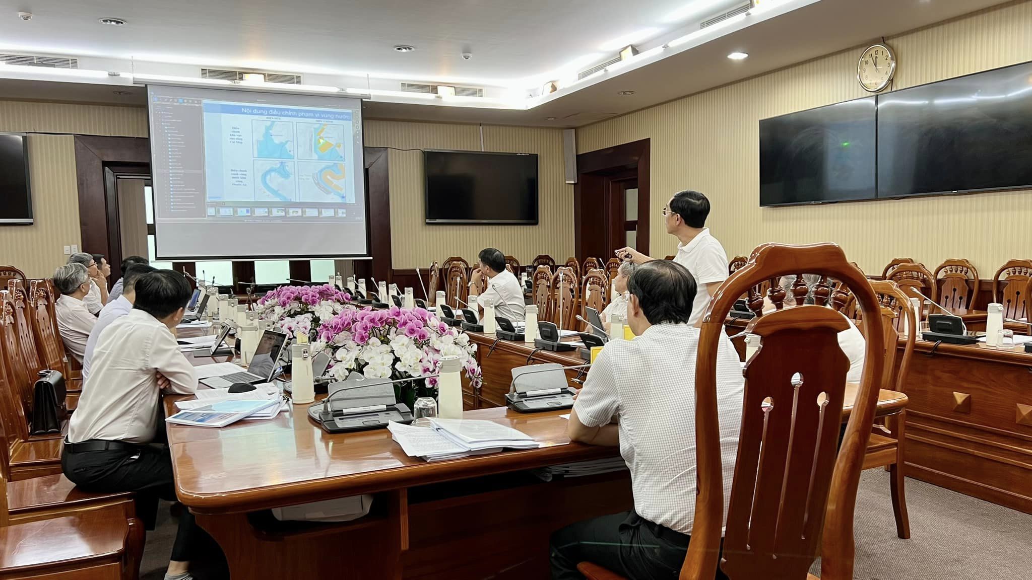 Portcoast reported to the Party Civil Affairs Committee of Ba Ria - Vung Tau People's Committee regarding the seaport development planning and Long Son LNG Power Center