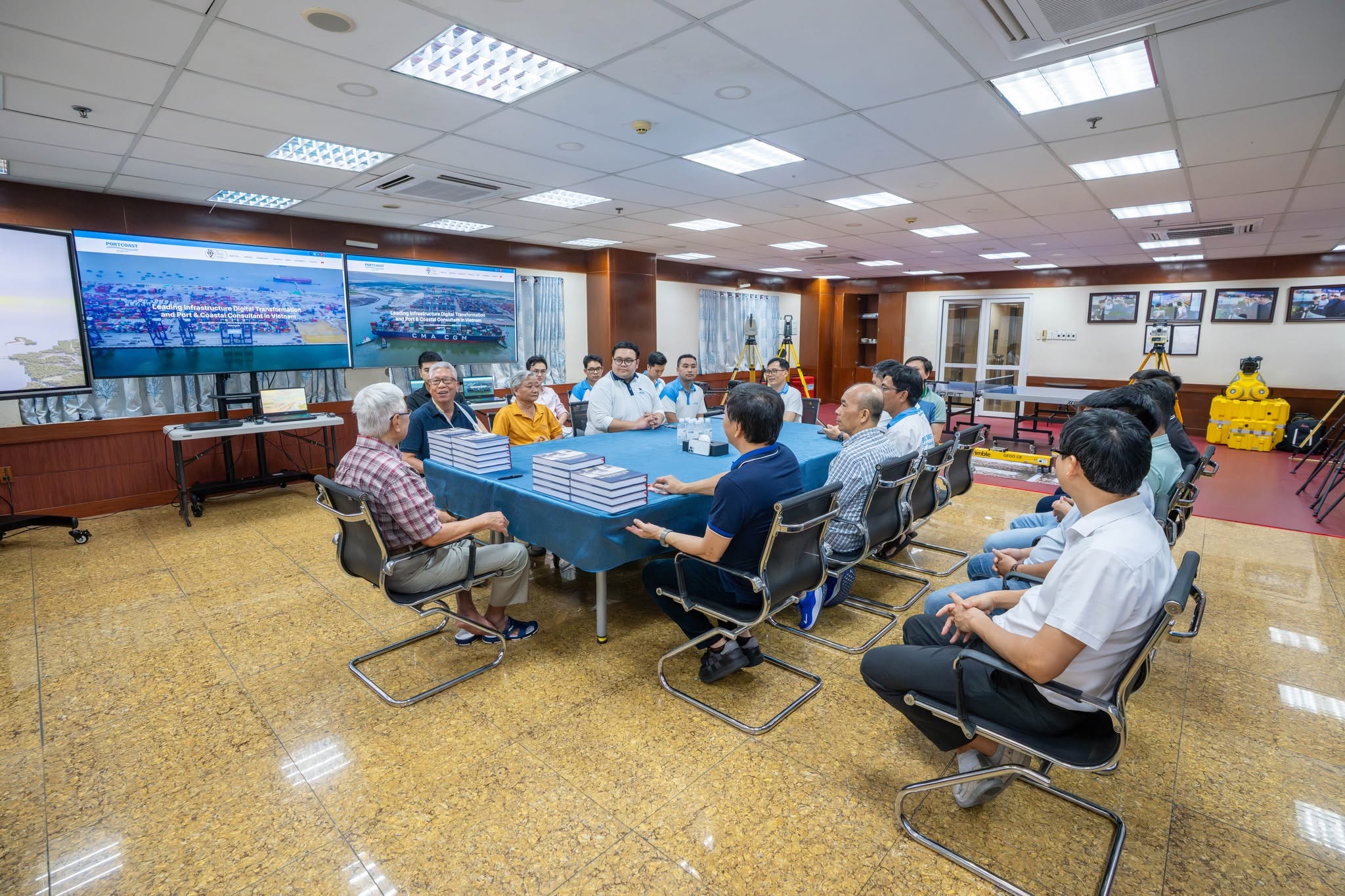 Lan tỏa tri thức chuyên ngành nền móng qua Lễ Trao Tặng Sách tại Portcoast