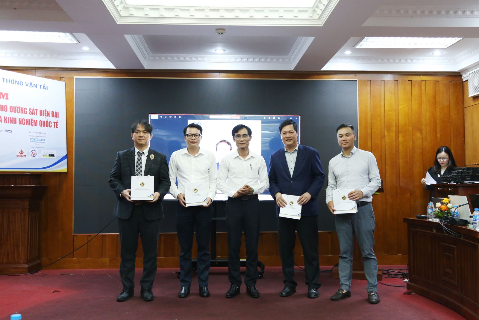 Portcoast chia sẻ định hướng ứng dụng công nghệ số và xây dựng tiêu chuẩn hiện đại cho ngành đường sắt tại Tọa đàm khoa học do UTC tổ chức