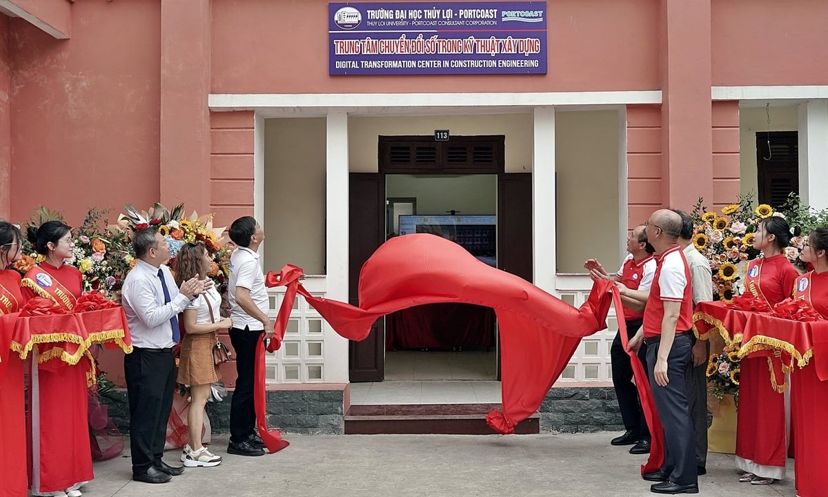 KHAI TRƯƠNG TRUNG TÂM CHUYỂN ĐỔI SỐ TRONG KỸ THUẬT CÔNG TRÌNH THỦY LỢI